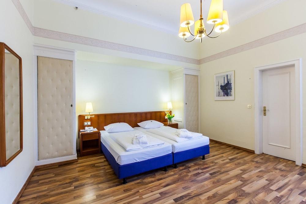 Hotel Monopol - Central Station Франкфурт на Майн Екстериор снимка